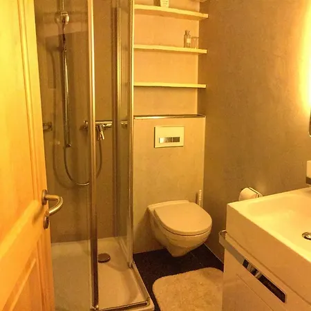 Lorez 3 F Apartment